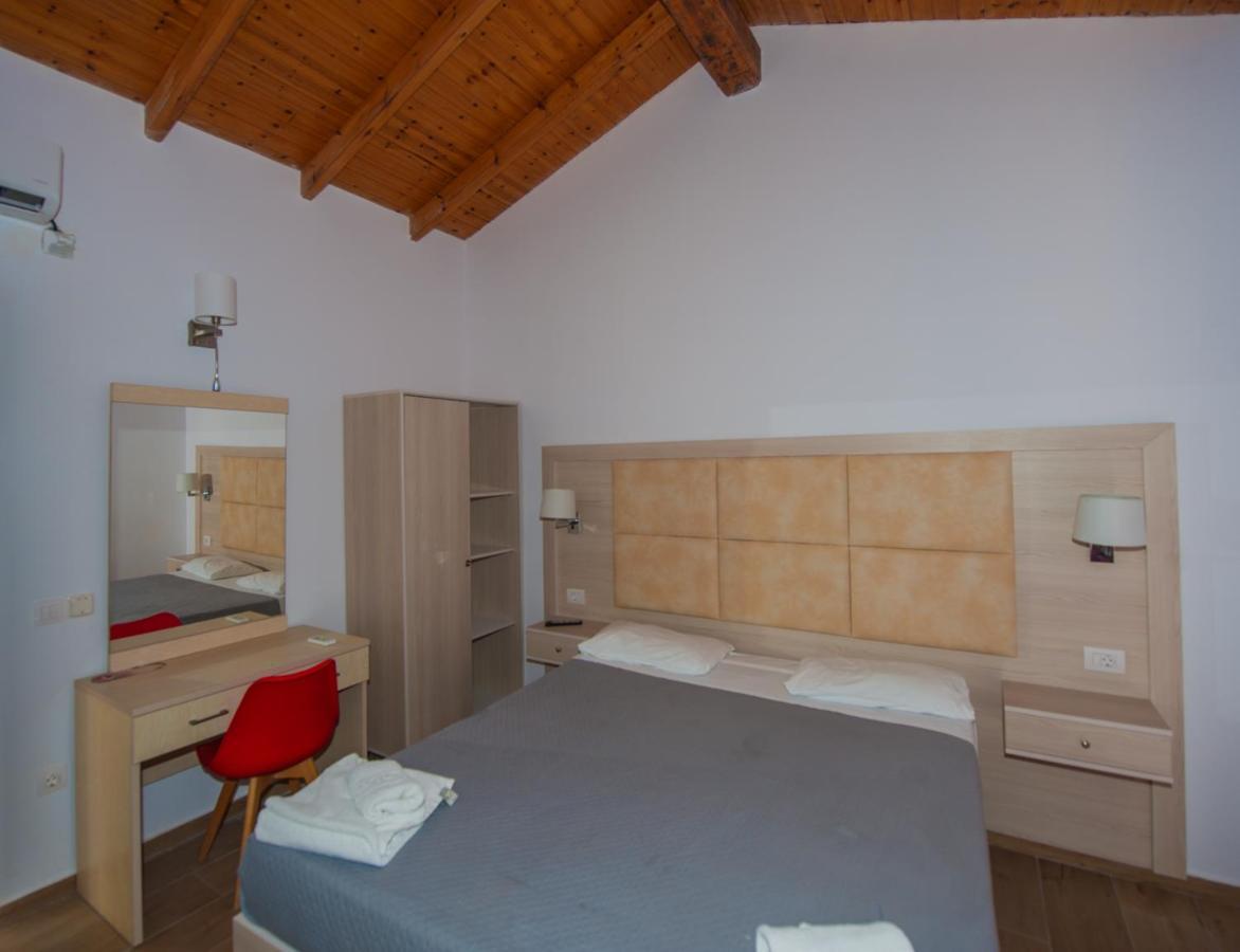 Blue Princess Hotel And Suites Liapades Ngoại thất bức ảnh